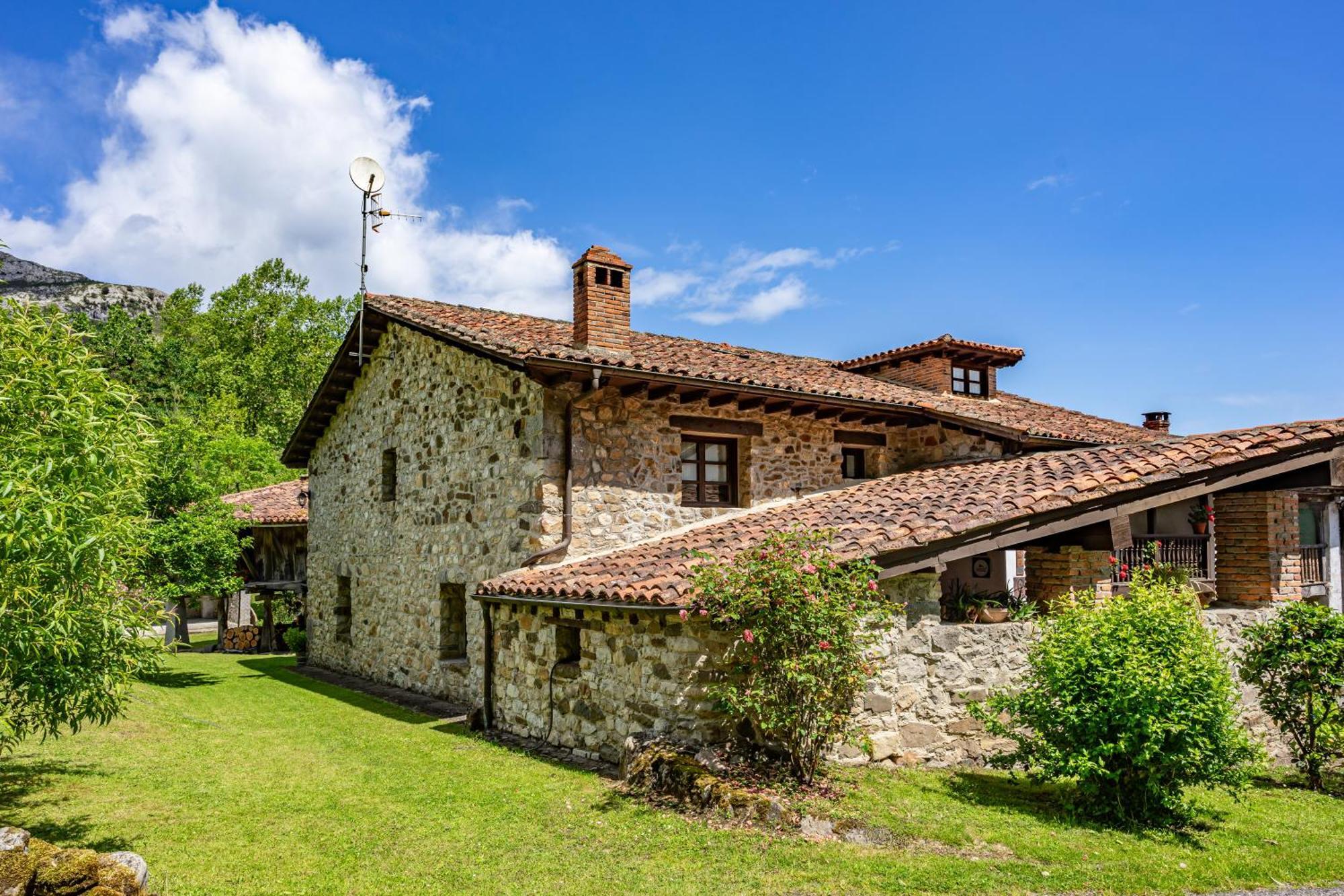 Casa De Aldea La Venta Los Probes Llanes Exteriör bild