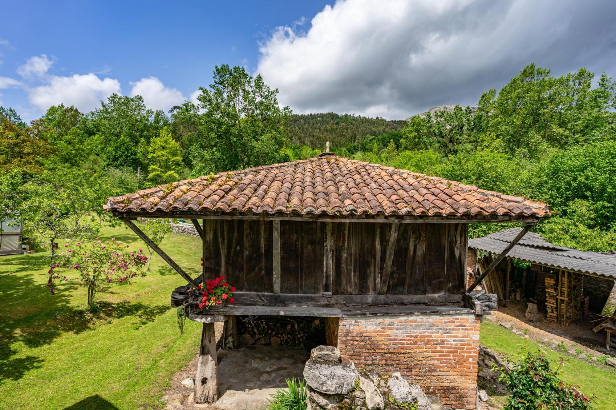 Casa De Aldea La Venta Los Probes Llanes Exteriör bild